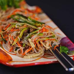 Funchoza s povrćem: recepti za ukusnu bočicu i vruću salatu