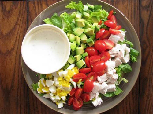 Salata s piletinom. Korak po korak recept