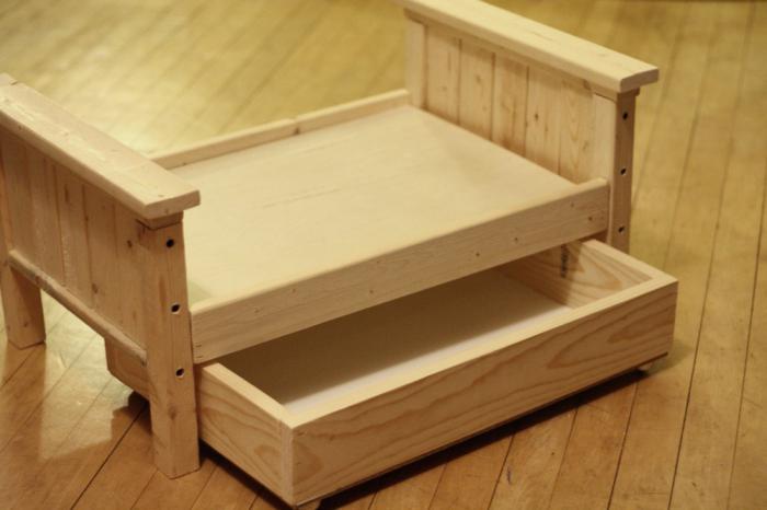 Krevetić za vlastite lutke. Kako napraviti drveni krevetić za lutku?