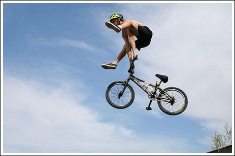 Pojedinosti o tome kako skočiti na bicikl