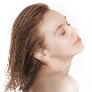 Što učiniti ako se kosa ispada vrlo loše: načine liječenja
