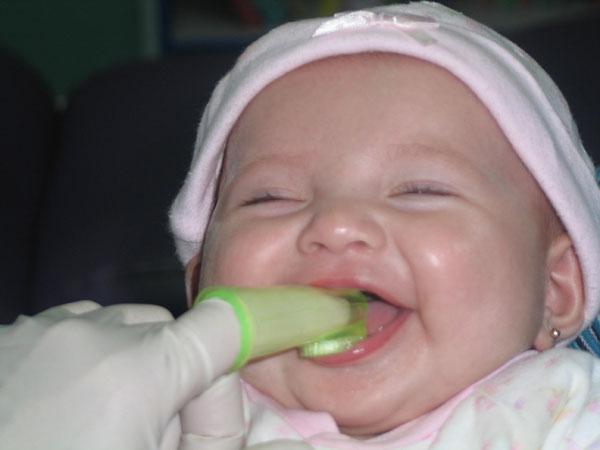 Žuta prevlaka na djetetovom jeziku: liječenje, uzroci i popratni simptomi